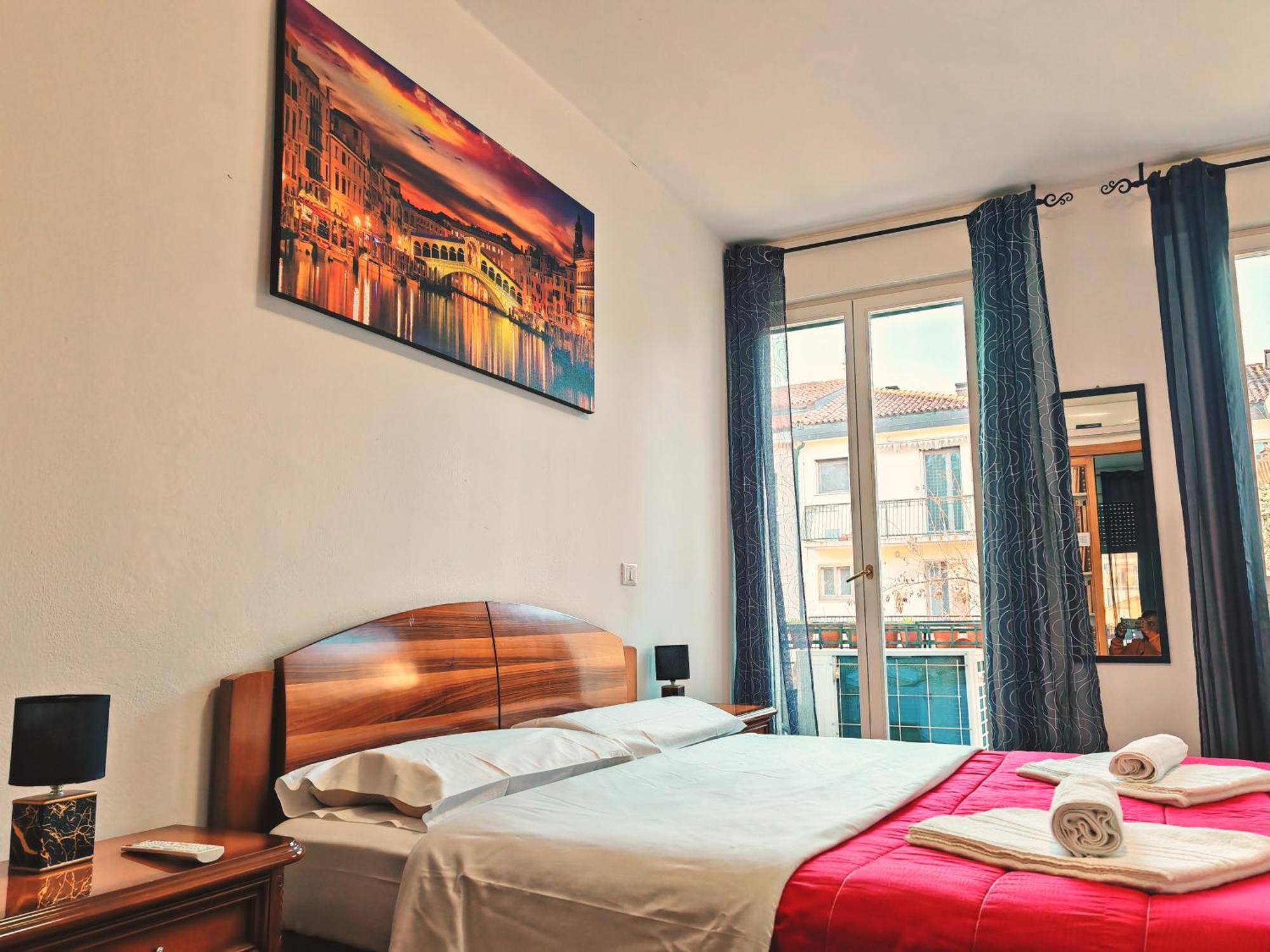 Goldmine Guest House 2 Venesia Bagian luar foto