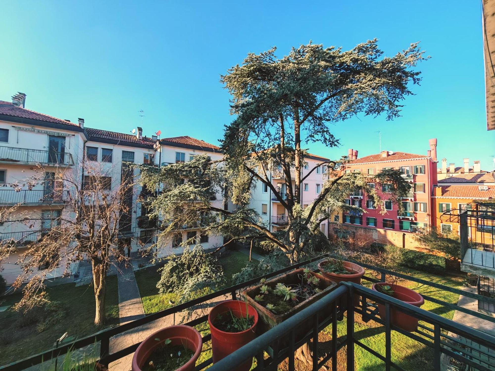 Goldmine Guest House 2 Venesia Bagian luar foto