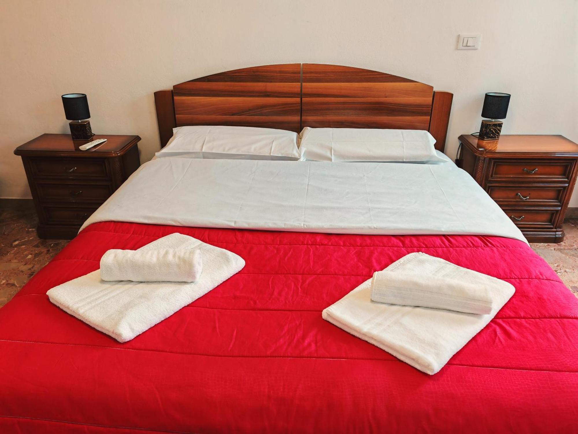 Goldmine Guest House 2 Venesia Ruang foto