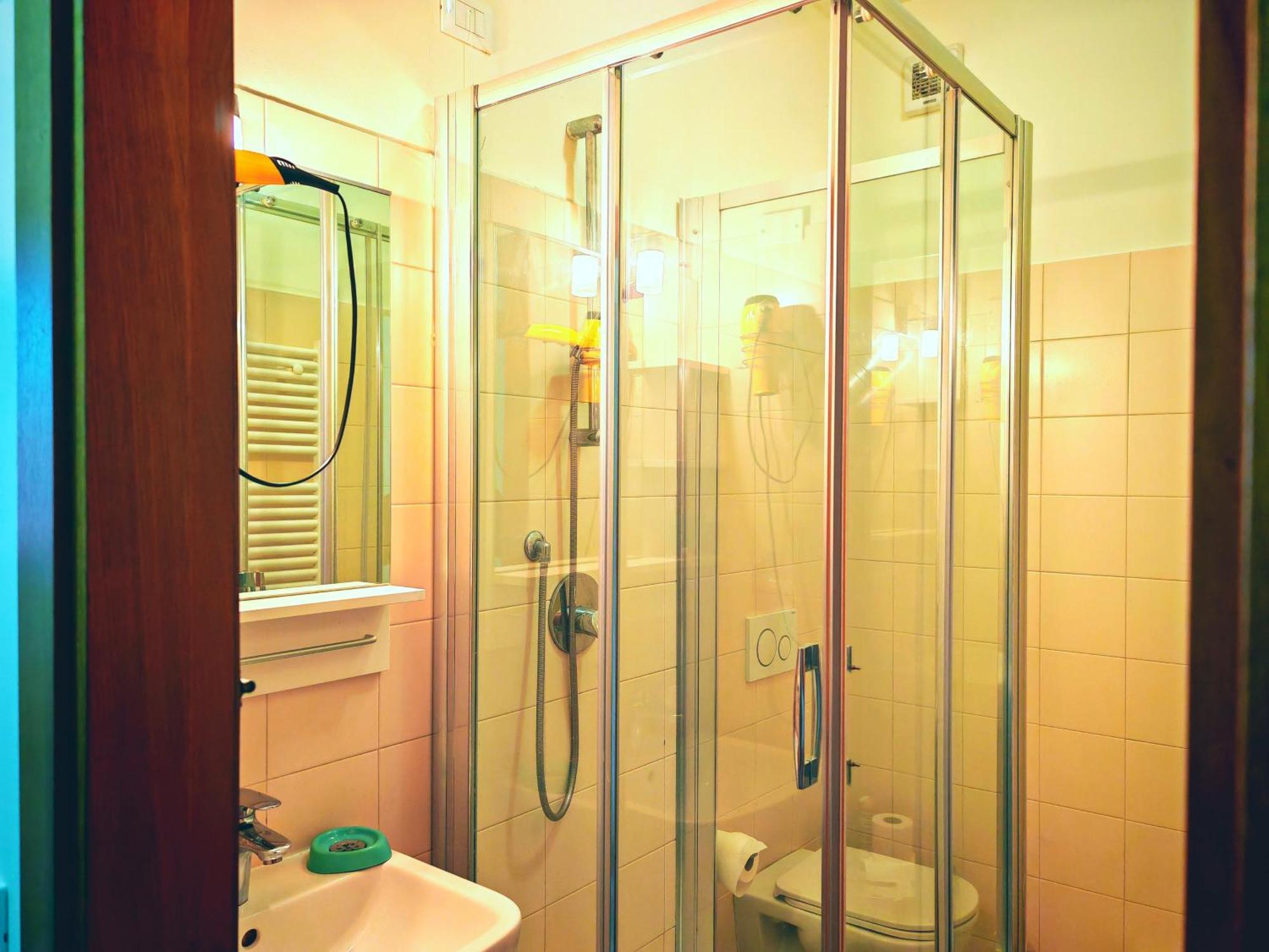 Goldmine Guest House 2 Venesia Bagian luar foto
