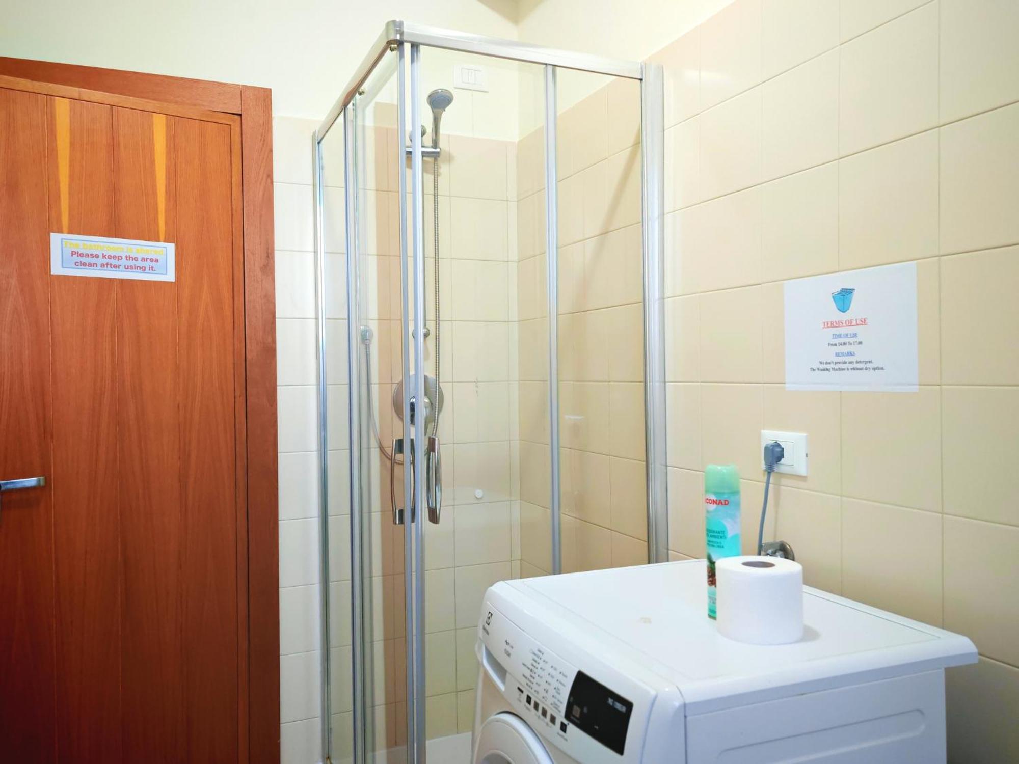 Goldmine Guest House 2 Venesia Ruang foto