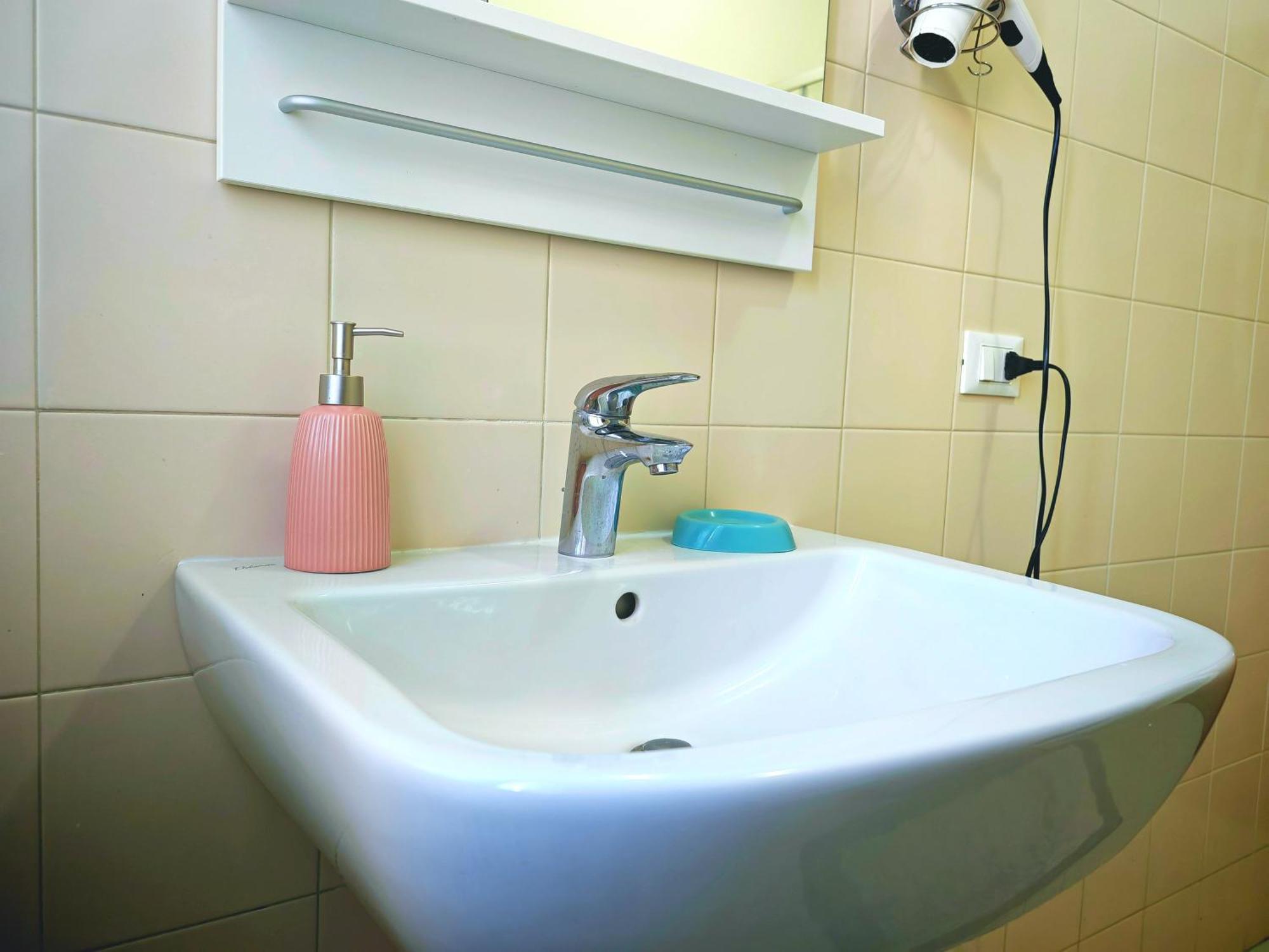 Goldmine Guest House 2 Venesia Bagian luar foto