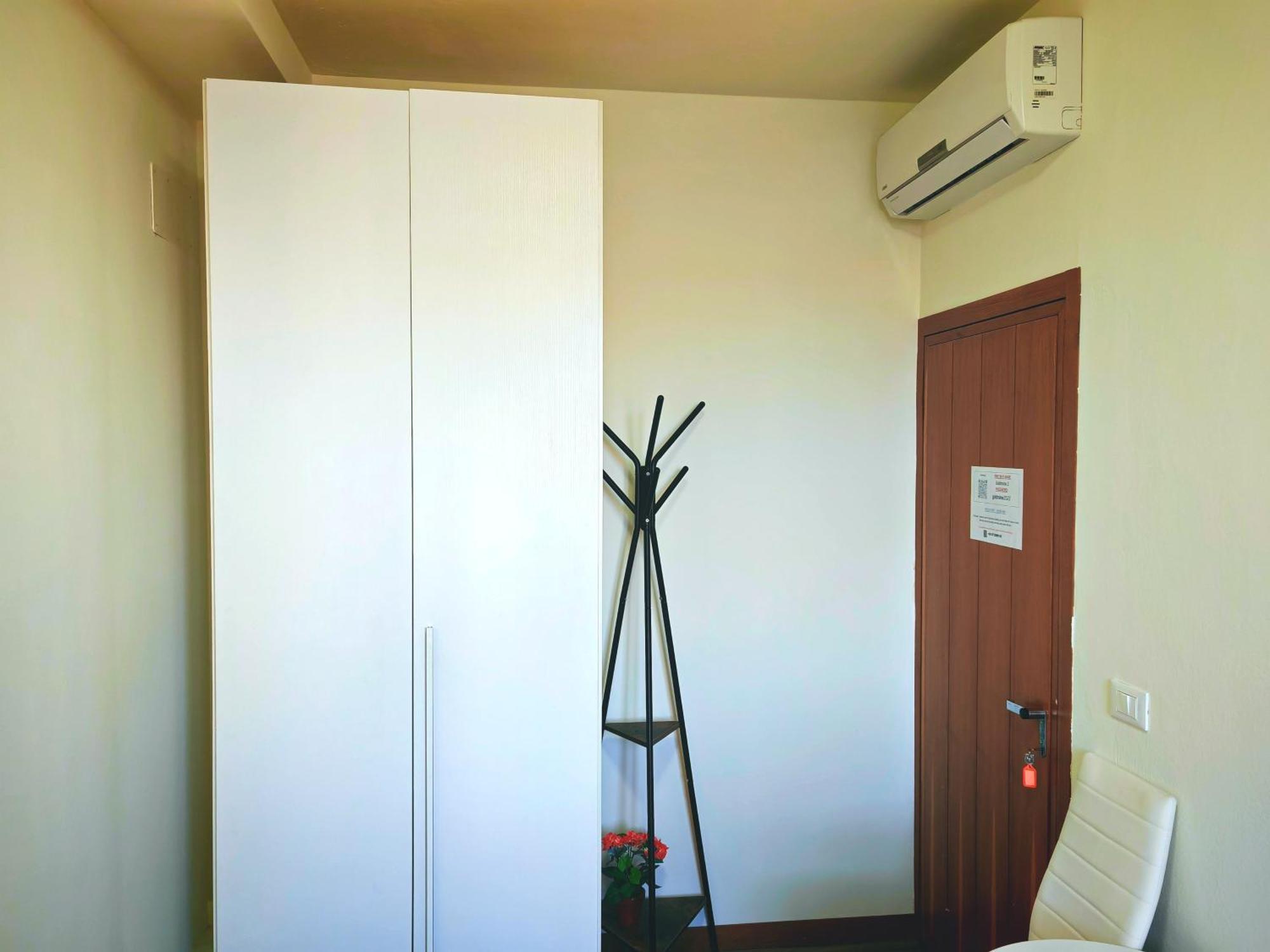 Goldmine Guest House 2 Venesia Bagian luar foto