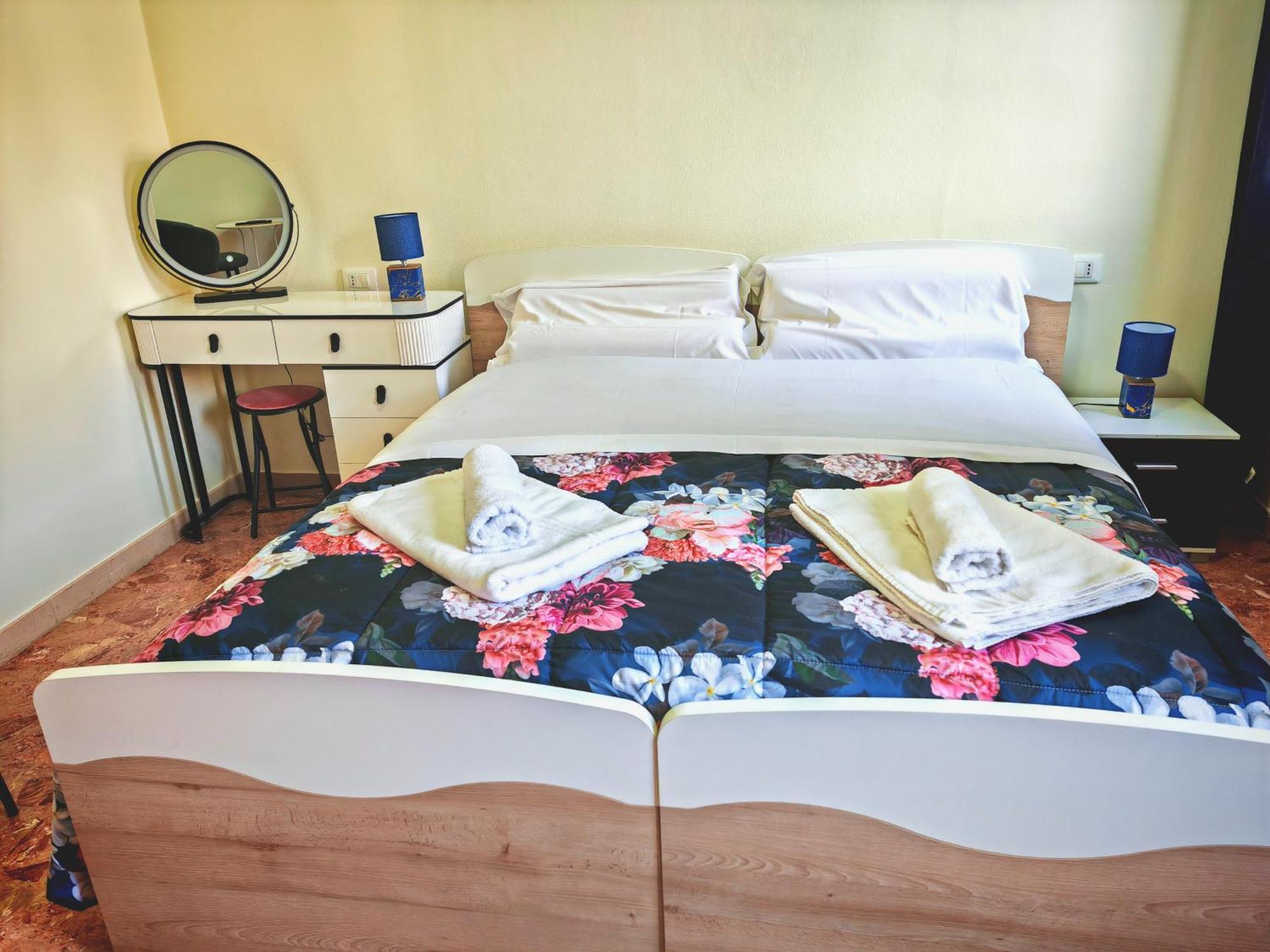 Goldmine Guest House 2 Venesia Ruang foto